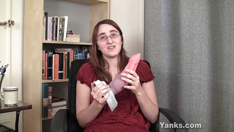 Yanks: Nadržená yanks dívka Silvia masturbuje