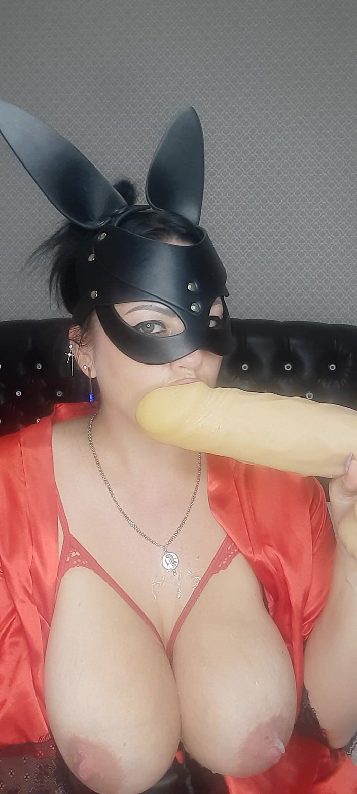 SexandAnal7: Enorma bröst och monstrdildo i min mun