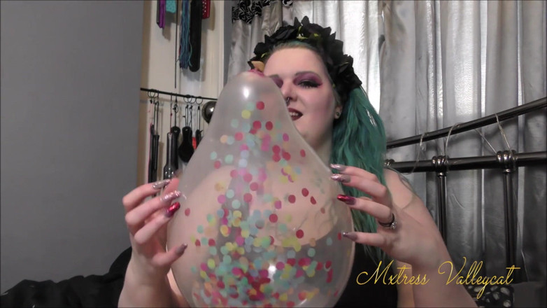 Mxtress Valleycat: My nails and the confetti balloon
