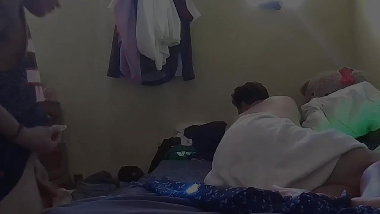 Tetto Michel: Mój prosty sąsiad odwiedza mnie potajemnie przed swoją dziewczyną