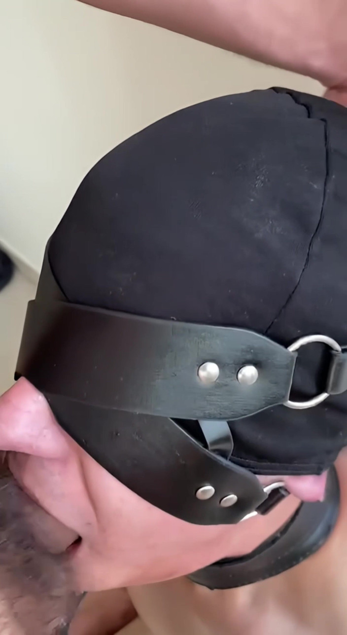 Danmel X: Garganta profunda mi polla en su boca