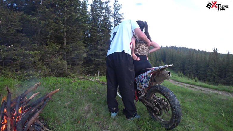 Extreme Tina: Анальный секс и жесткий фистинг во время отдыха в лесу
