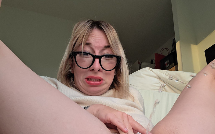 GIULIANA_OFFICIEL: Schizzo numero 1 in Francia