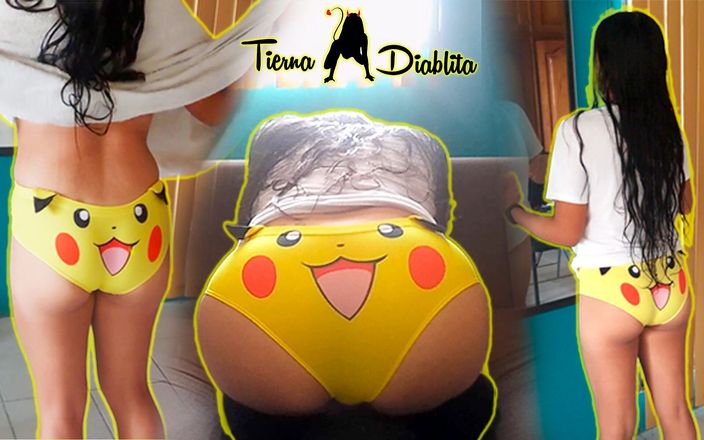 Tierna Diablita: Pikachu külotmun üzerimde nasıl görünmesini beğendin mi? Come Catch Onu All