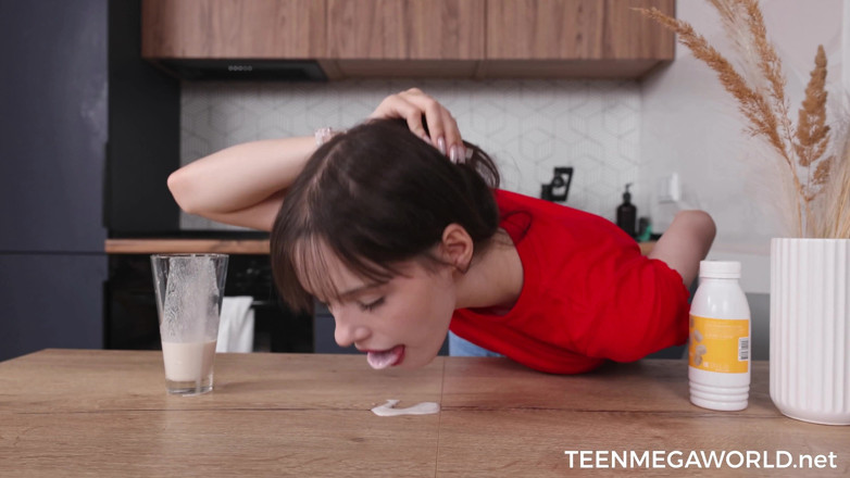 Teen Mega World: Öğle yemeği vakti parmaklama oyunu