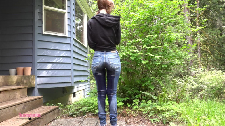 Destination Kat: Clip đi tiểu và làm ướt cũ