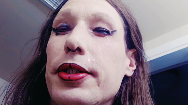 Tasha Draven: Yüze boşalmak için emiyor ve sonra banyoda boşalıyor.