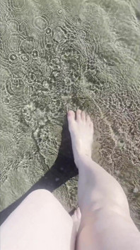 Pés de praia provocando