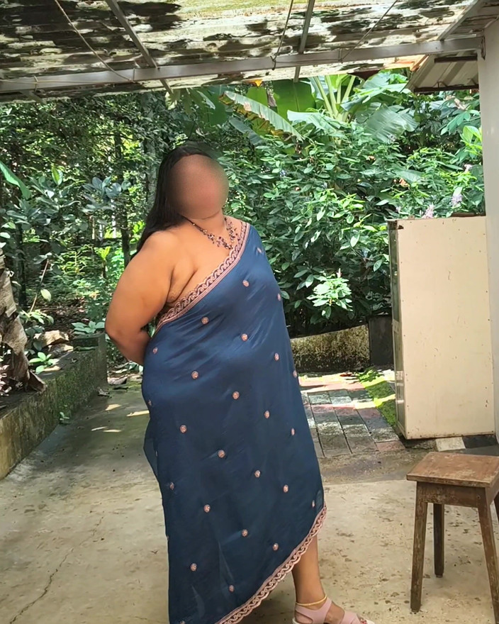 Anne Ipe: Девушка дези в Топлес, сексуальная фотосессия в синем шальваре, после фото