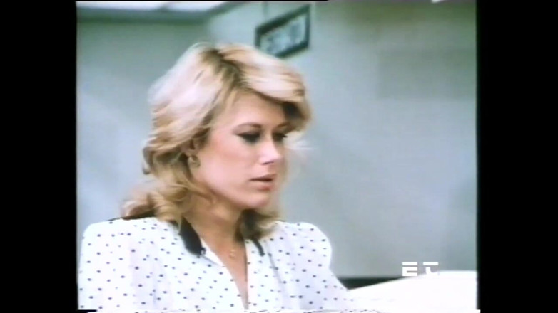 Vintage Usa: Secretară milf sexy cu țâțe frumoase și pizdă păroasă futută și umplută de...