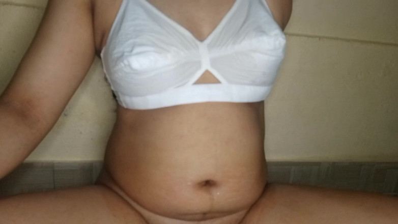 Neelima69: Mẹ kế đi tiểu sau khi đụ