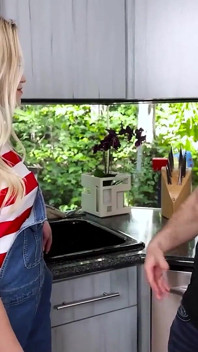 Meine blonde stieftochter lässt mich endlich meinen schwanz in sie stopfen! - kompletter film (kostenlos)