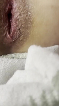 Più divertimento con dildo mentre sono annoiata e arrapata