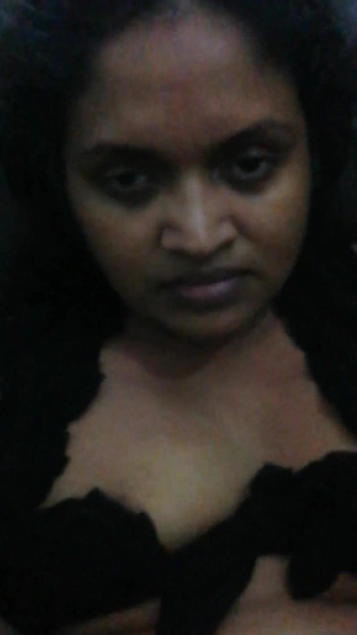 Tina Baby: Kesan muka desi bhabhi