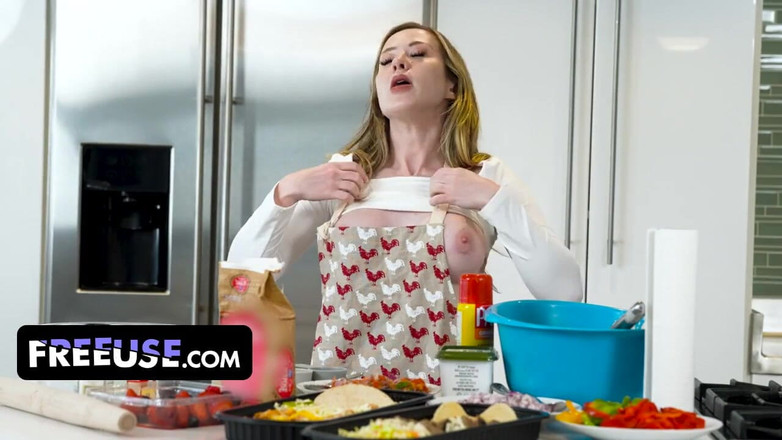 Free use: Pregnant Stepmother Gets Fucked by Her Stepson in Her Kitchen