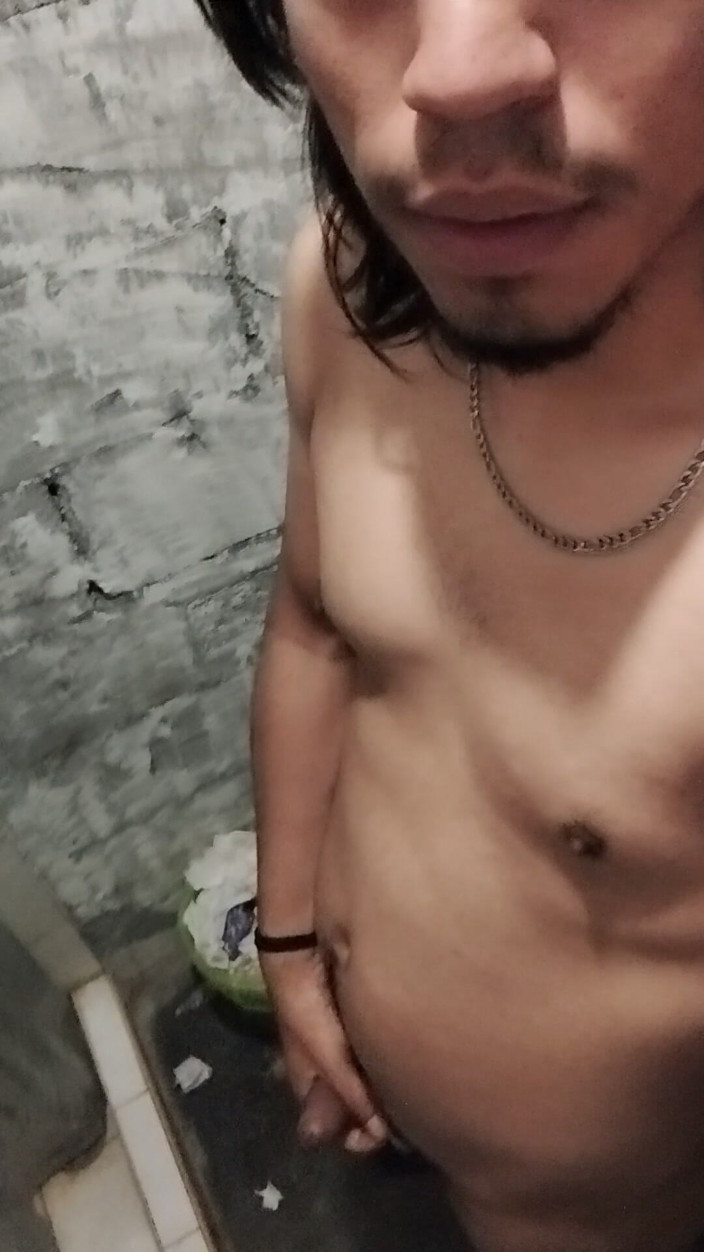AlexAlejandro13: Eine Fantasie, nackt im Badezimmer zu sein