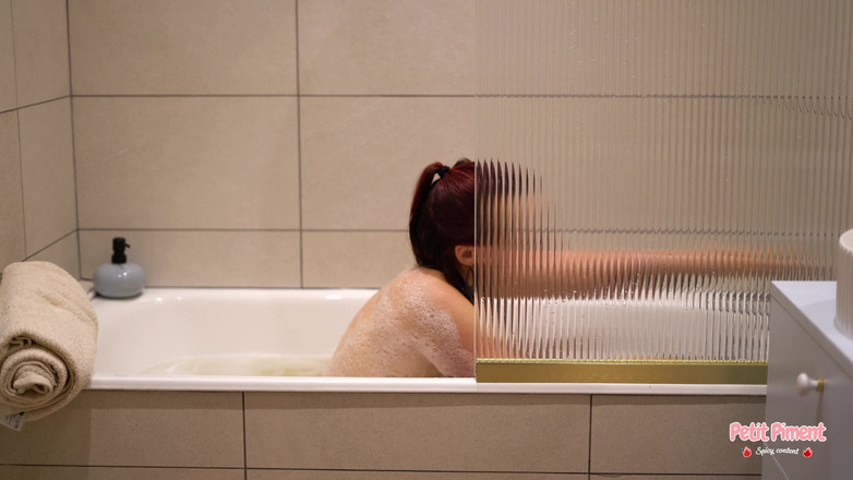 Petitpiment: Unisciti a Me Nella Mia Vasca Da Bagno!
