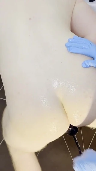Sophie-Dom-98: Analtoy Testen an Meinem Sklaven