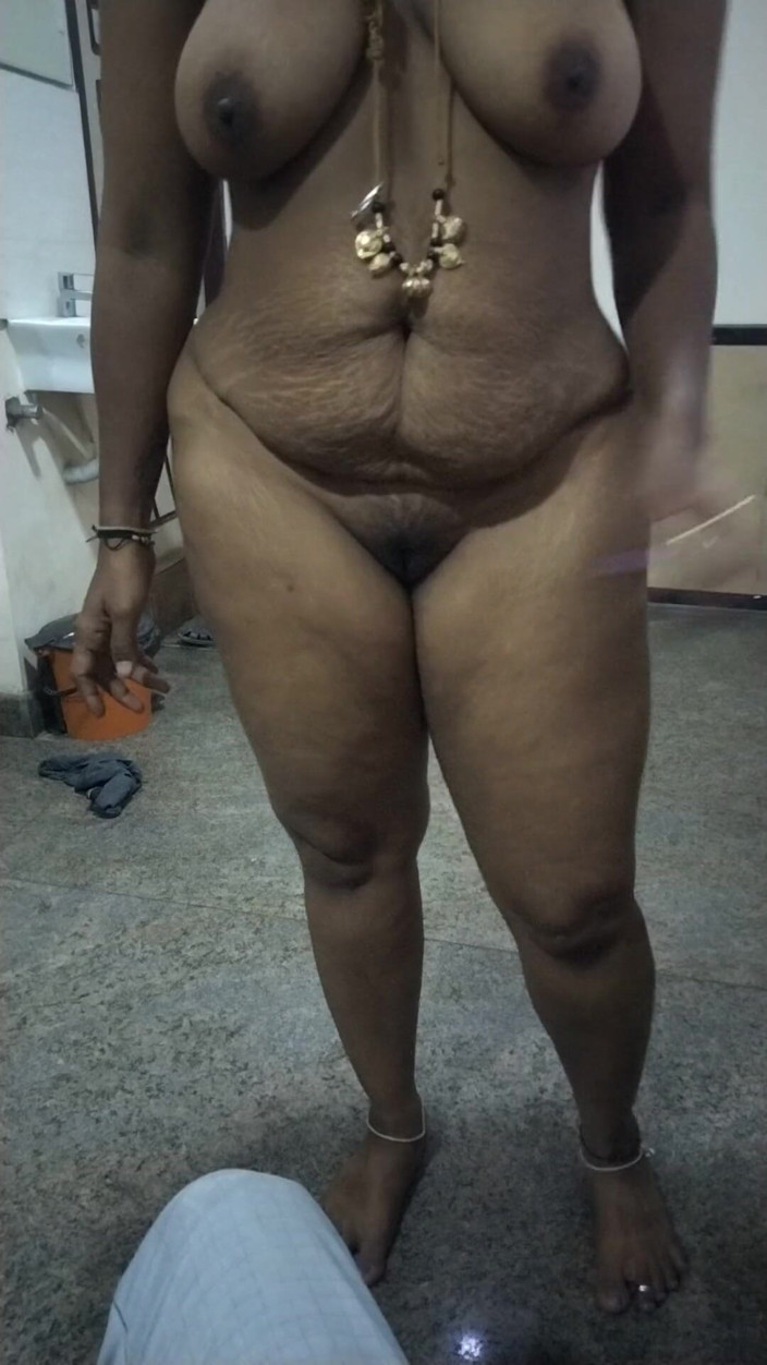 Tamil lesbian: Festa nuda