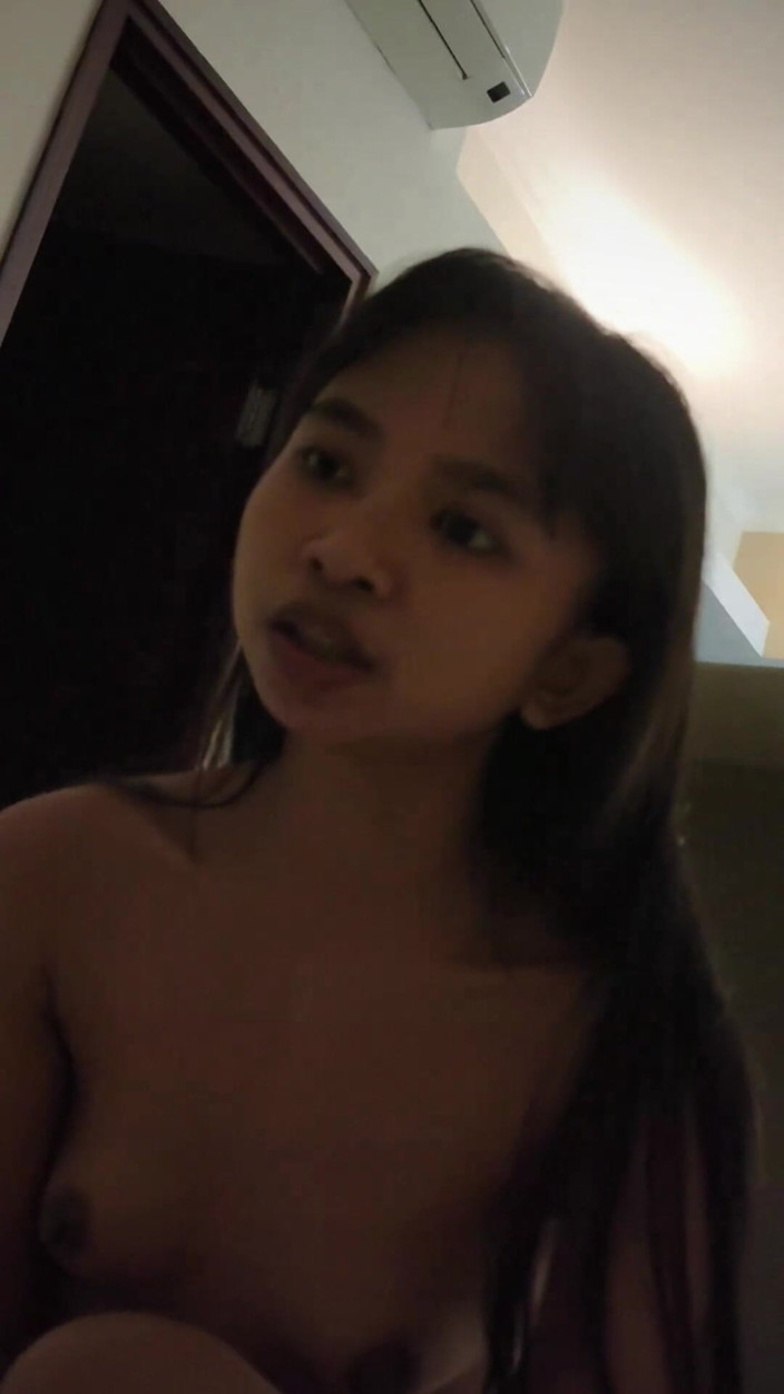 VygoNicolasTravelFR: ภรรยาอินโดนีเซียของฉันกลืนน้ำแตกฉันเป็นครั้งแรกและหัวเราะเพราะเธอกัดควยฉัน