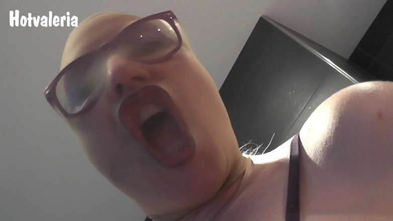 Hotvaleria: 成熟的尼龙操逼脸