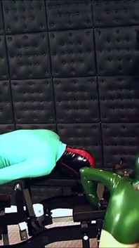 Cuckold phải bú và được đụ