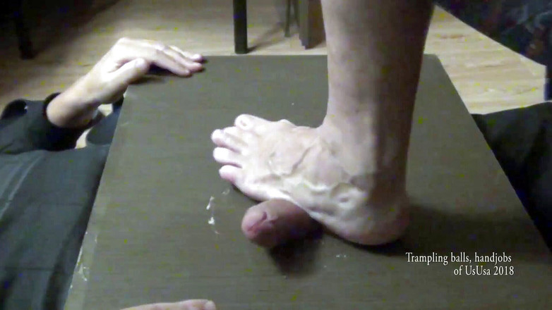 UsUsa: Šlapání koulí 02