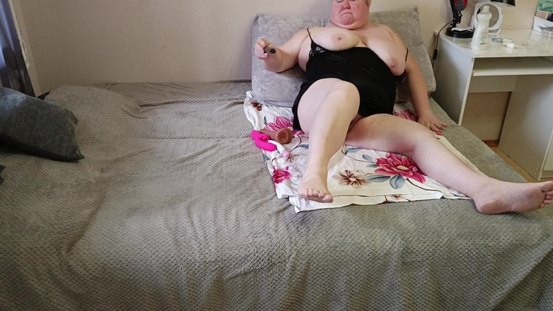 Zona901: Ibu tiri lagi asik masturbasi memeknya pakai mainan seks dan...