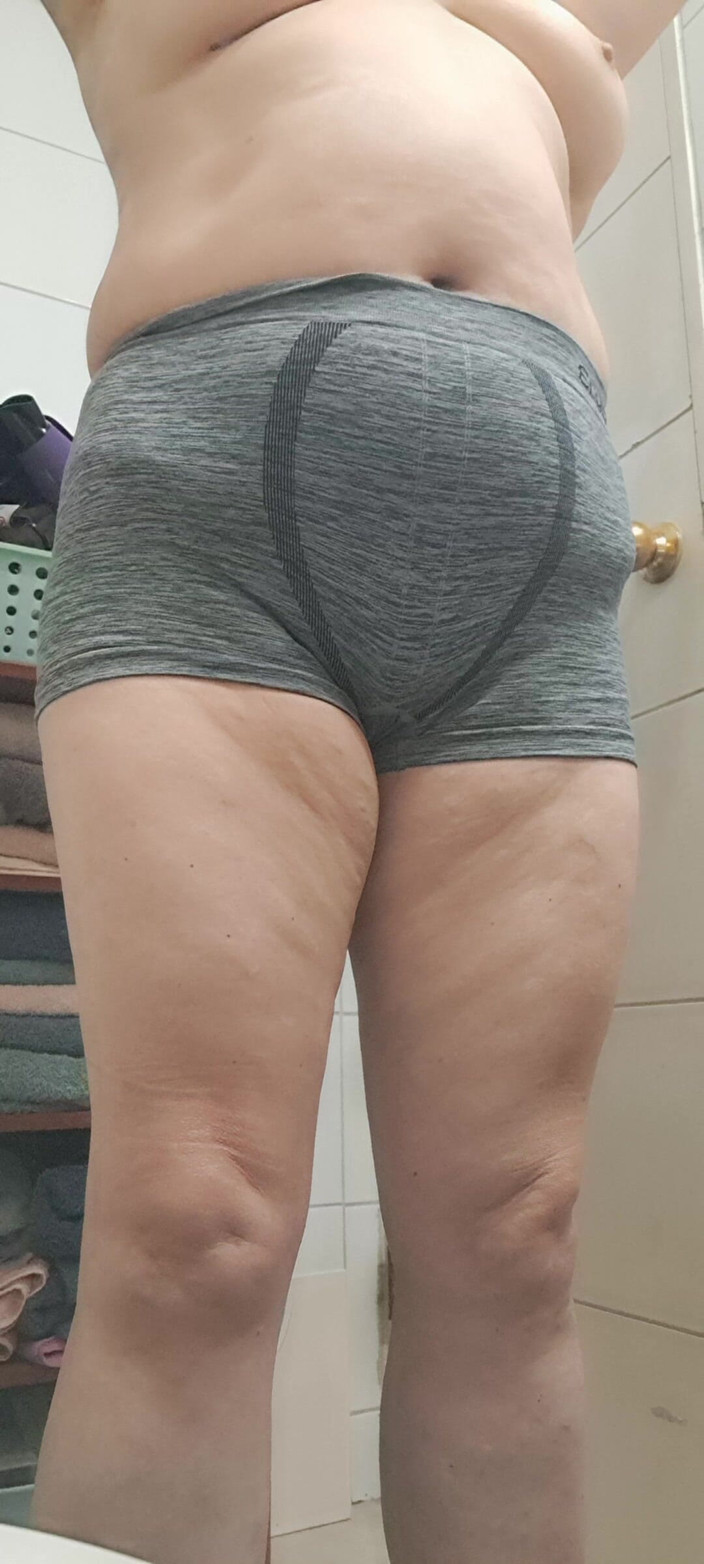 Mommy big hairy pussy: Pagi-pagi hot, ibu-ibu dengan celana dalam besar