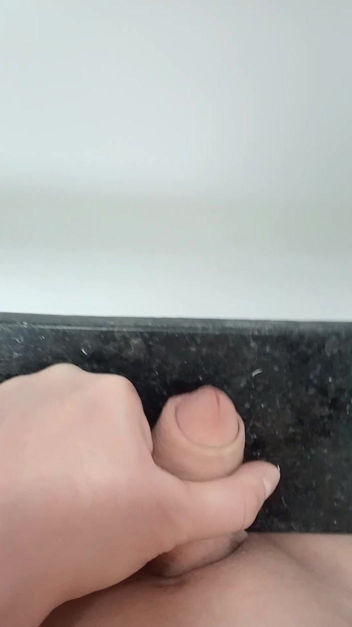 Gokmen Yaman: 穆雷·亚曼在浴室里自慰，观看他自己的色情片..