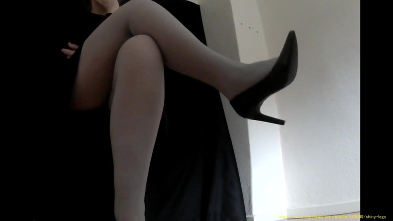 MisS Angel: Ma sec branle des talons noirs sexy en collants 1