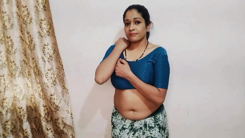 YourUrfi: Bhabhi Urfi menjolok pepek berbulu dengan menanggalkan saree