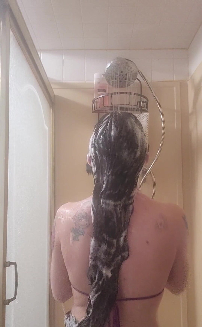 Raven Willow: Dla wszystkich miłośników moich włosów oglądać, jak myję to wszystko...