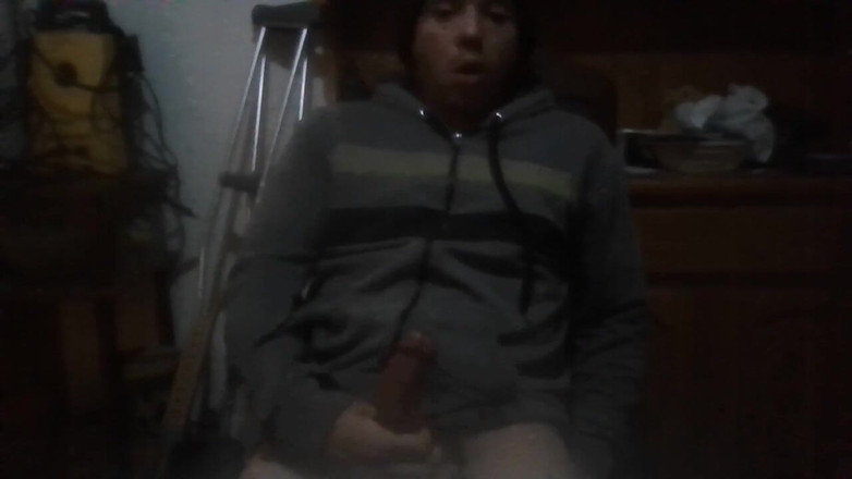 PablitaGatita: Cara sexy! Garoto gostoso tira todo o seu leite!