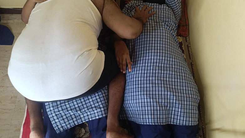 Pushpa studio: Dívka se svým nevlastním otcem