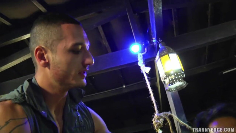 Tranny Pack: Latina shemale Alessandra Molinari w butach na wysokim obcasie ssie...