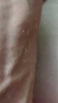 Analdildo-penetration und mega-squirt nach dem heimtraining