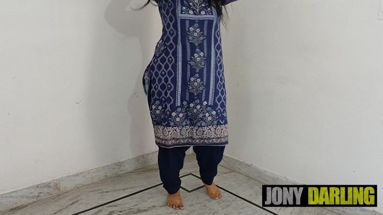 Jony Darling: Gasti, mujra indienne nue sur une chanson punjabi