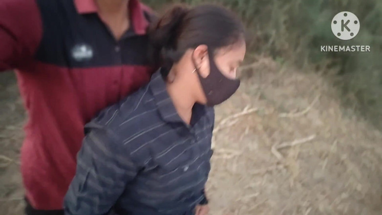 Fuckkkker: สาวมหาลัยอินเดียบริสุทธิ์เย็ดกับแฟนครั้งแรกกลางป่า outdoor