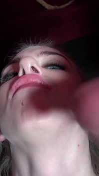 Dogging, teen grace harper wird mit jede menge sperma von perversen älteren männern bedeckt
