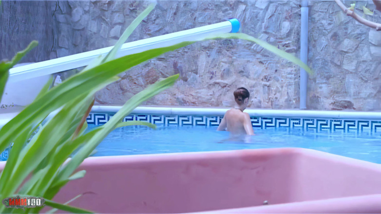 MMM100 Solo: Sexy Video Missguapa_pool