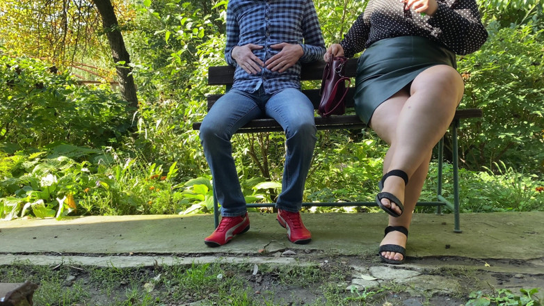 OurFetishLife: Na zewnątrz gruba milf podpaska i fetysz majtek