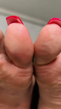 Jilat kaki saya yang berpeluh dan kotor babi!