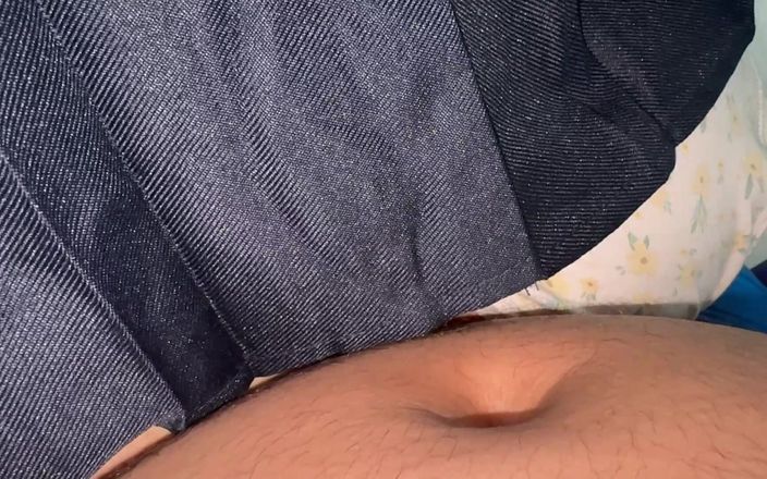 Gordo fuck: 我在上大学前操我的继妹。她发现我在自慰，并告诉我不要操她的菊花。