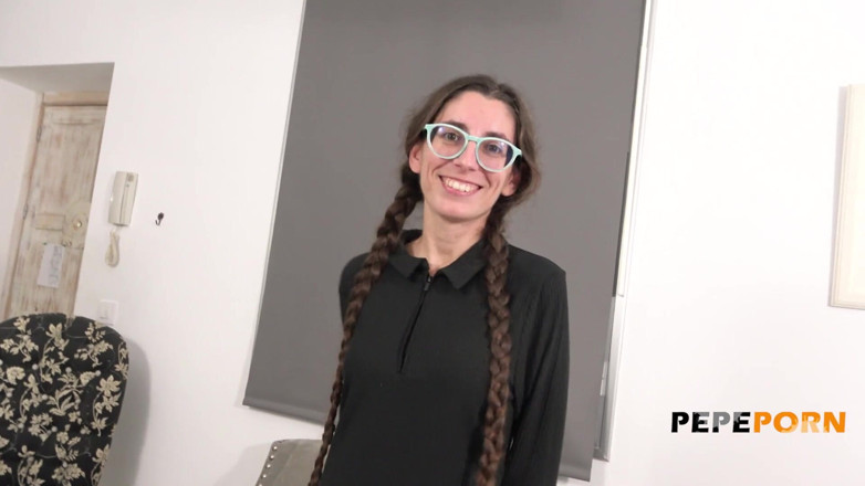 PepePorn: Littlebio挑逗并测试了3个想要成为色情演员的新秀