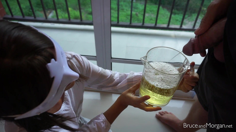 Bruce-and-Morgan: Ich trinke 850ml pisse!