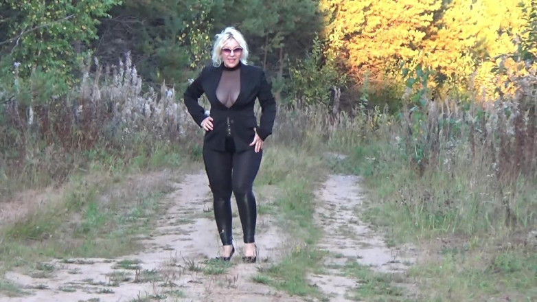 RedRoseRus: Affärskvinna i leggings-stil