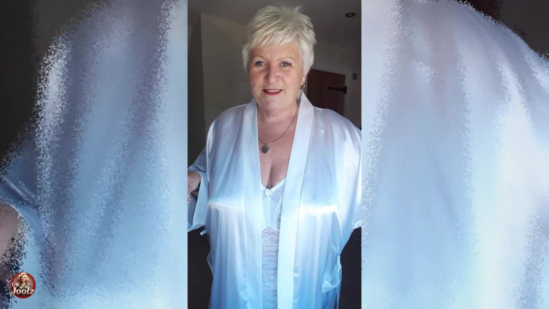 Uk Joolz: Você gostaria que eu atendesse a porta para você vestido...