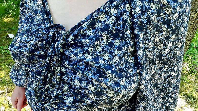 Bouncy Tits Action: 피크닉 코트에서 벌거벗은 젖탱이와 벌거벗은 보지