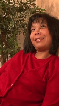 Sexy a nadržené milfky si užívají kundičku s hračkami - 1